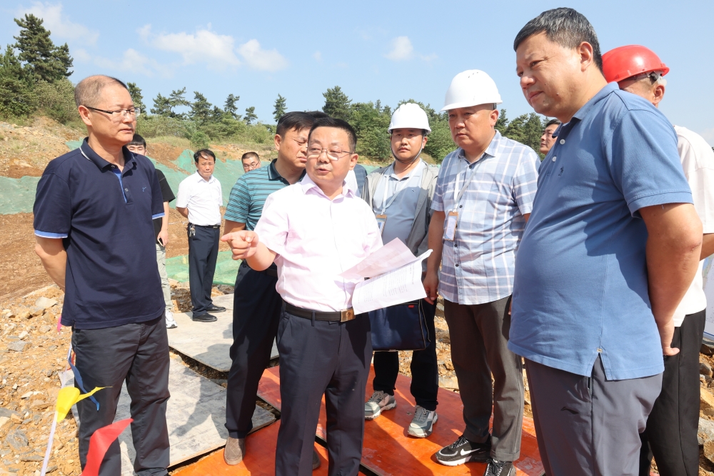六安市副市长、霍邱县县委书记一行赴城东湖二水厂水源地自动监测站视察